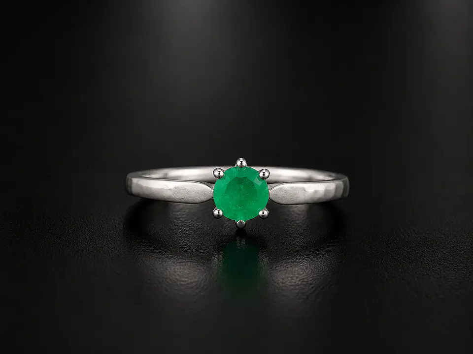 Anillo en plata con esmeraldas 1