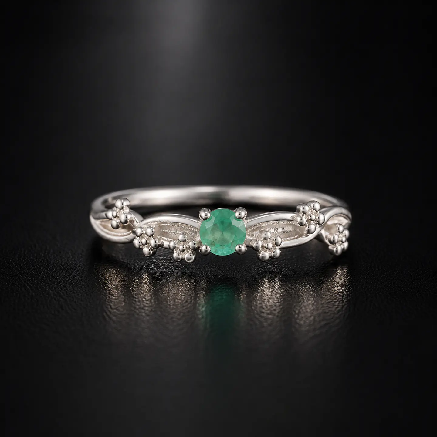 Anillo en plata con esmeraldas 1