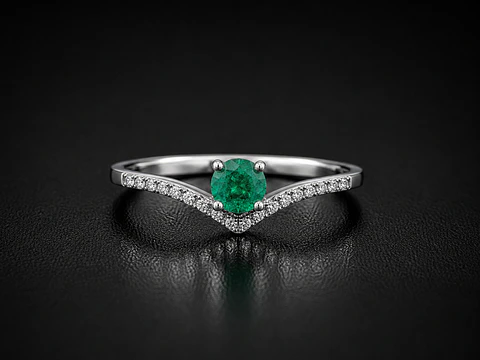 Anillo en plata con esmeraldas