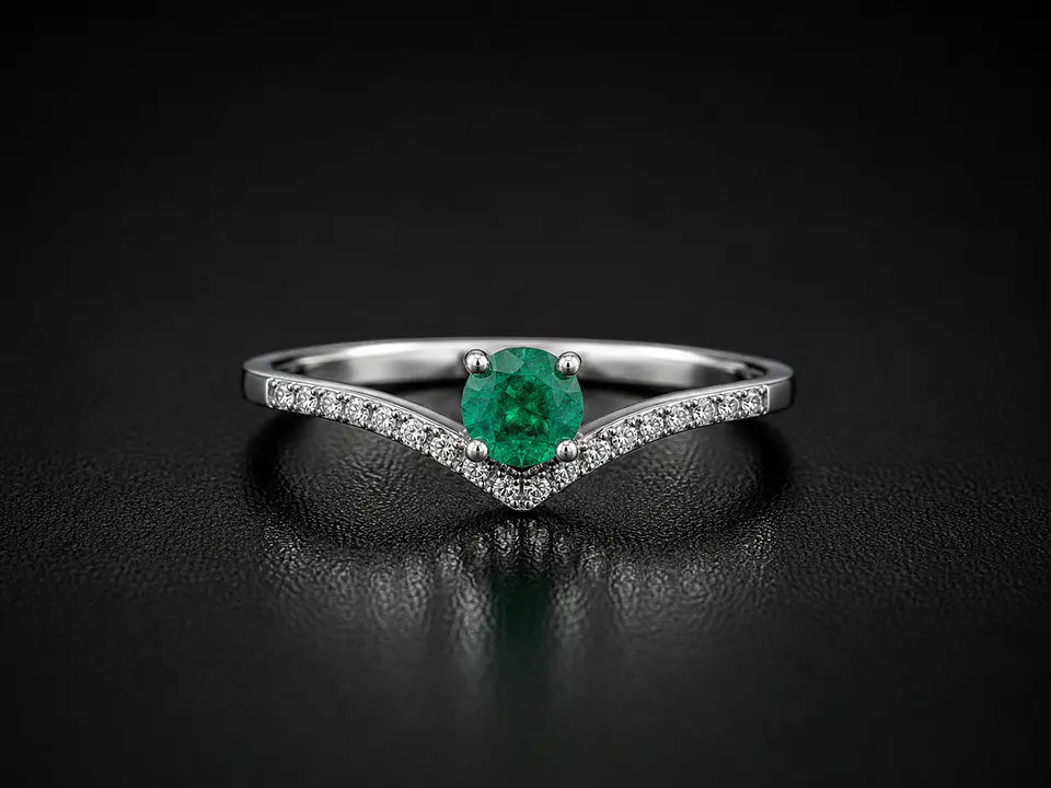 Anillo en plata con esmeraldas 1