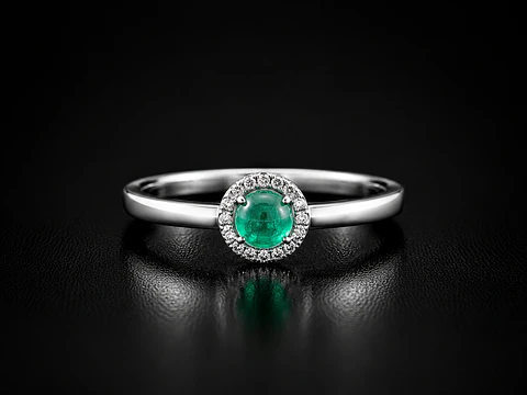 Anillo en plata con esmeraldas
