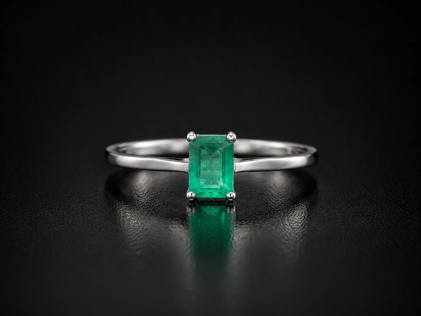 Anillo en plata con esmeraldas 1