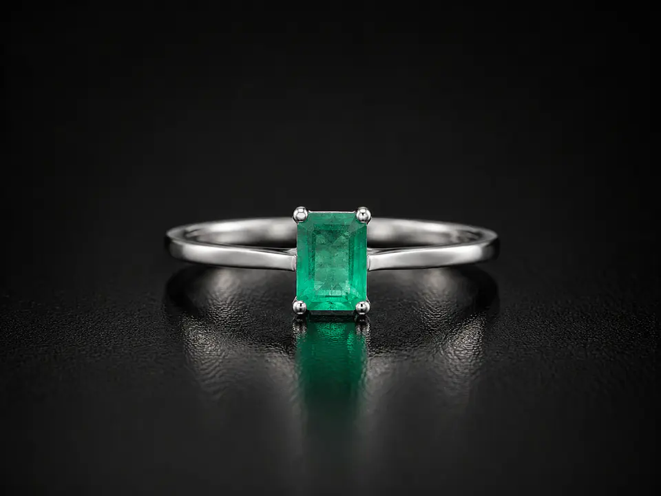 Anillo en plata con esmeraldas 1
