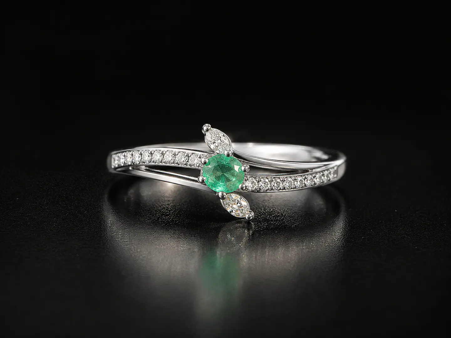 Anillo en plata con esmeraldas 1