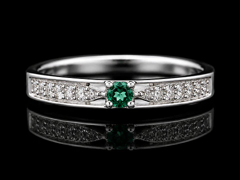 Anillo en plata con esmeraldas