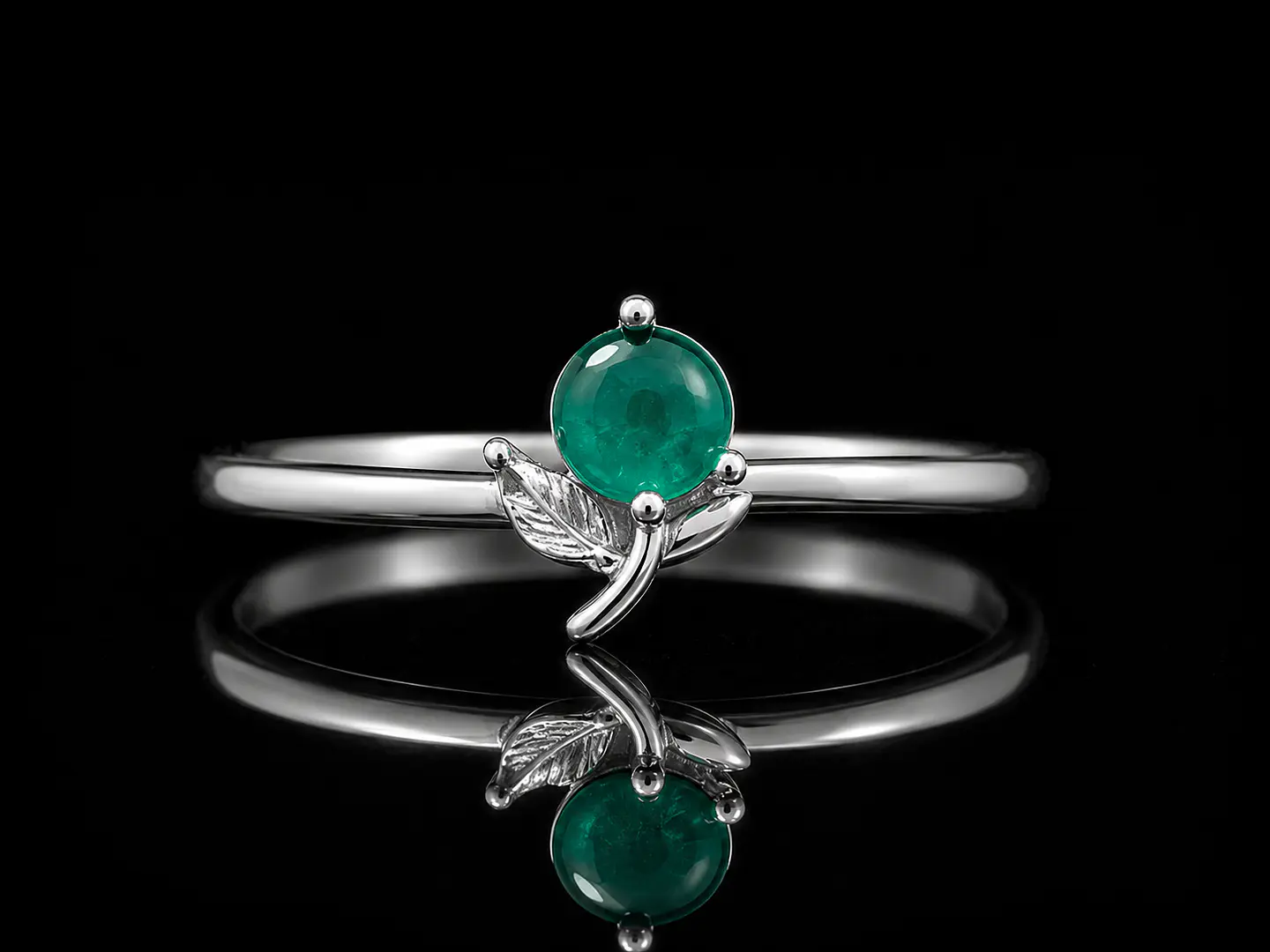 Anillo en plata con esmeraldas 1