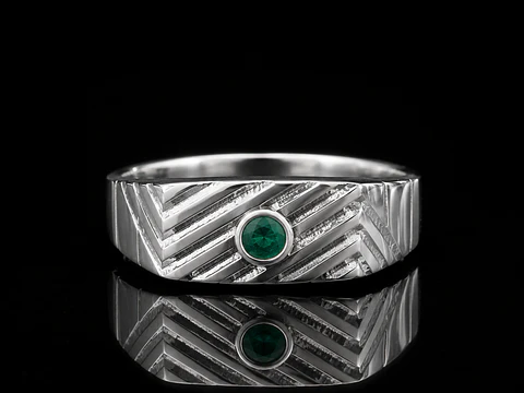 Anillo en plata con esmeraldas