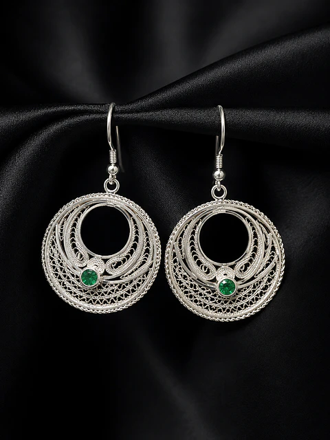Aretes en filigrana con esmeralda