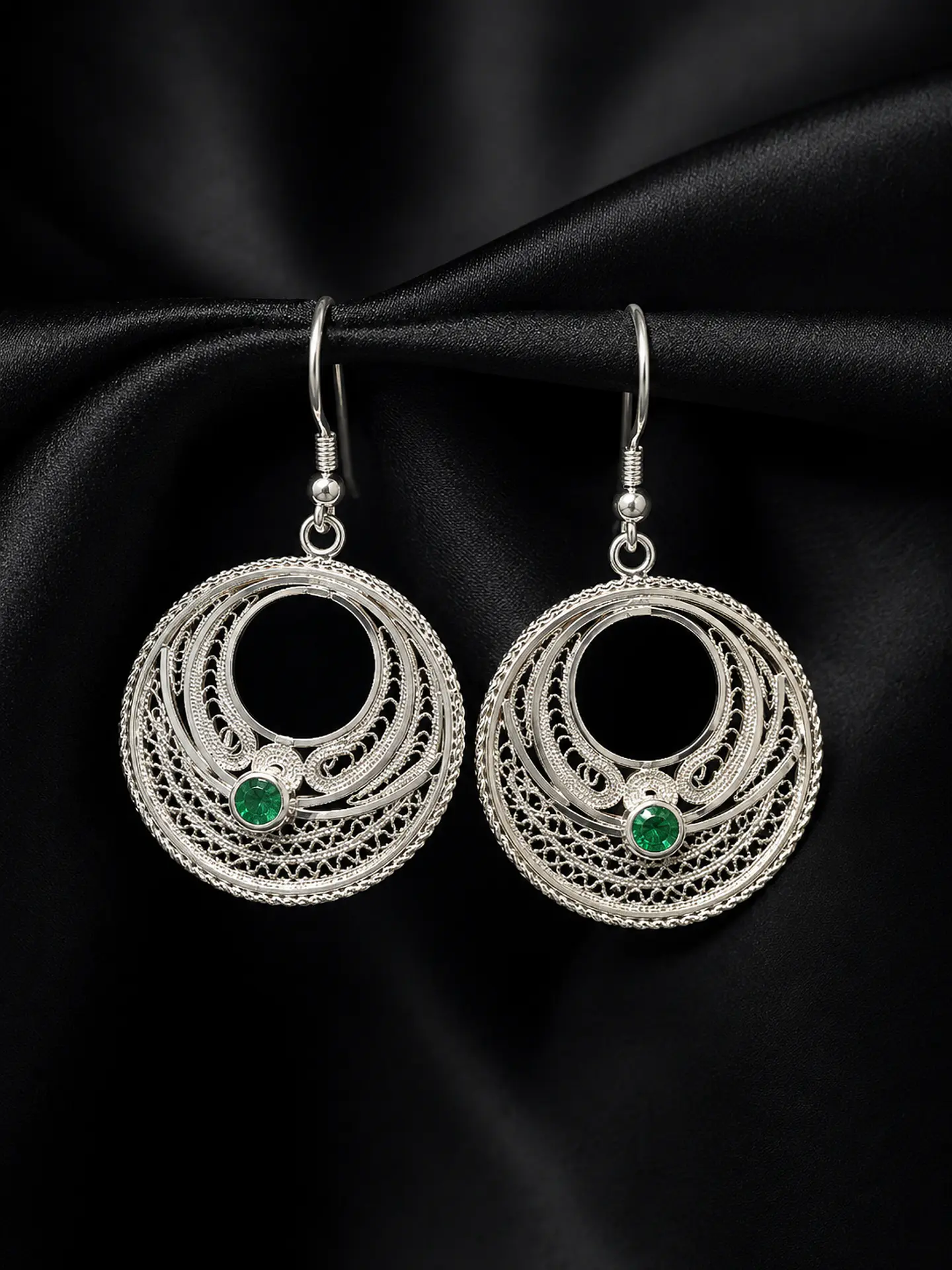Aretes en filigrana con esmeralda 1