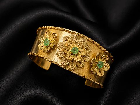Brazalete en filigrana con murralla