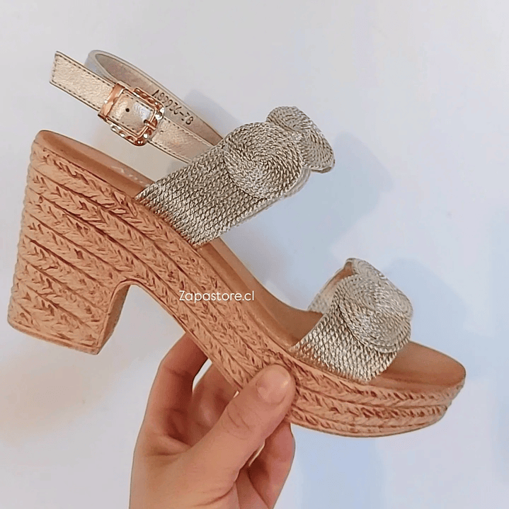 Sandalias Mika doradas 2