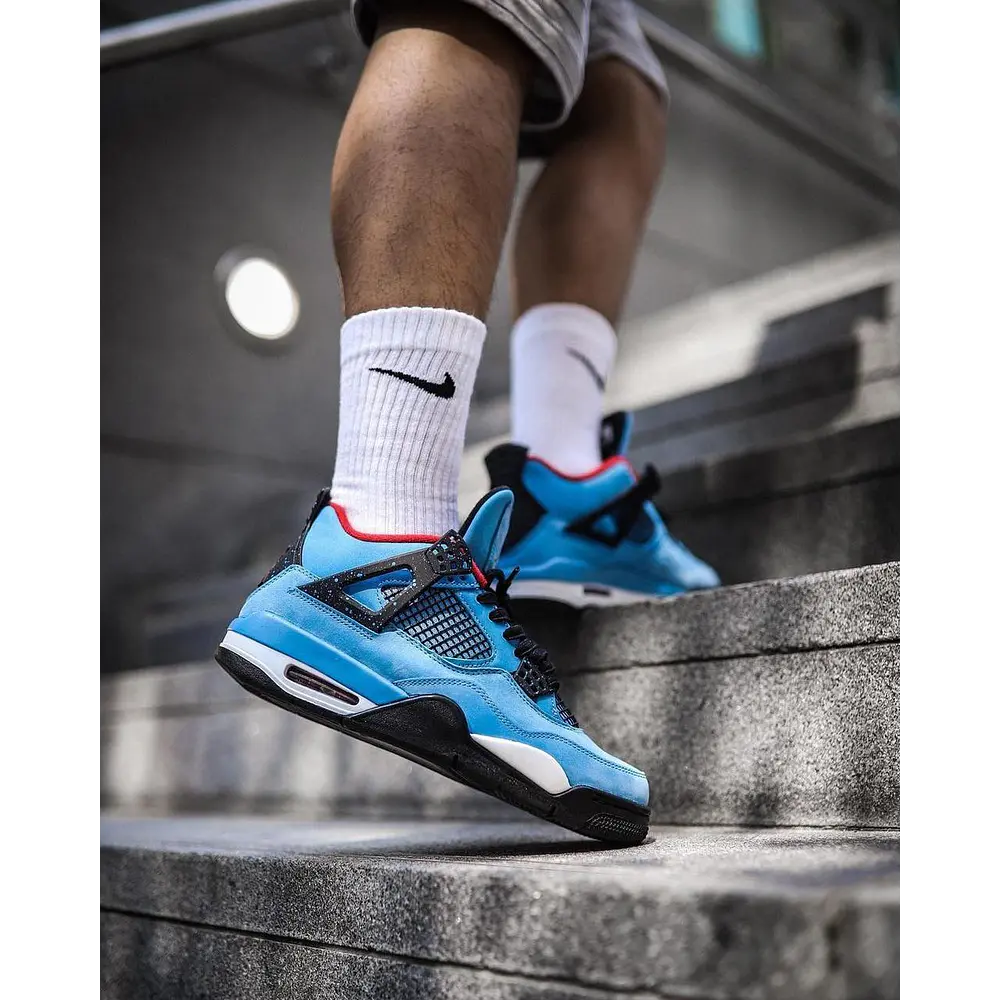 JORDAN RETRO 4 x TRAVIS SCOTT