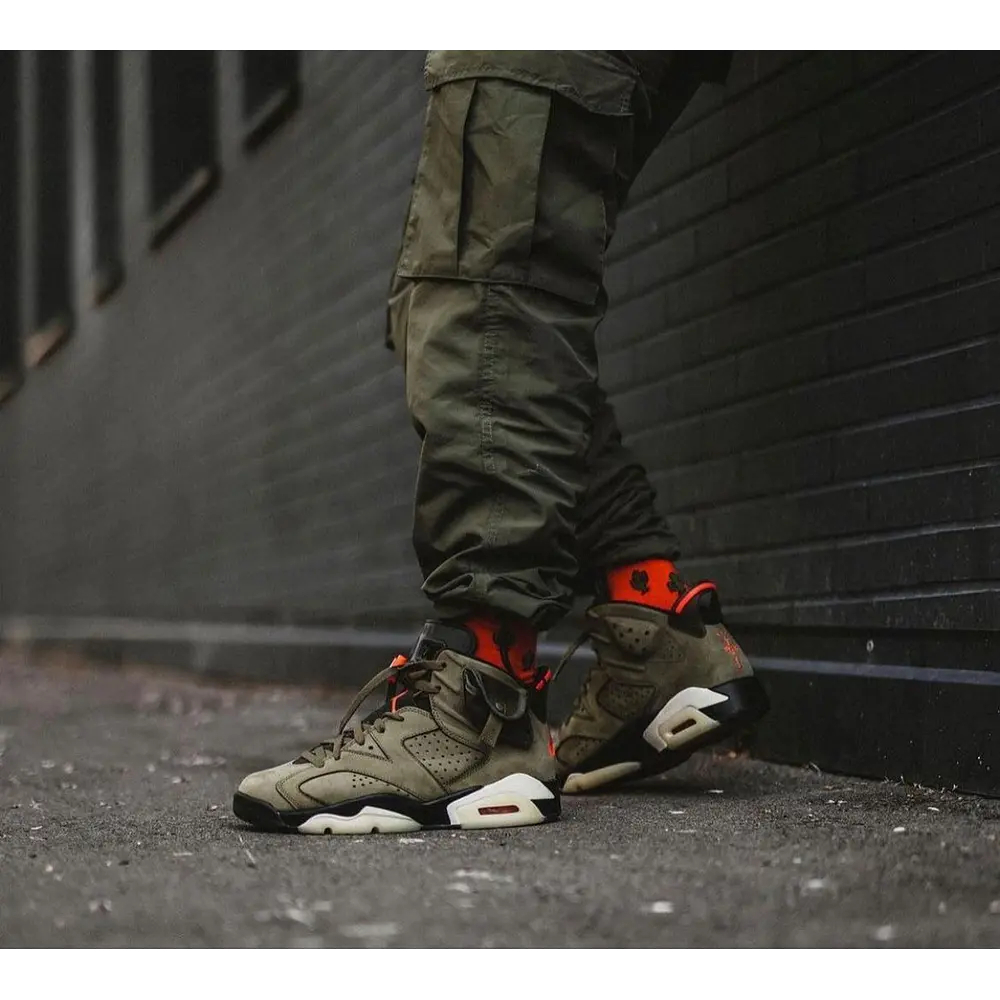 JORDAN RETRO 6 x TRAVIS SCOTT