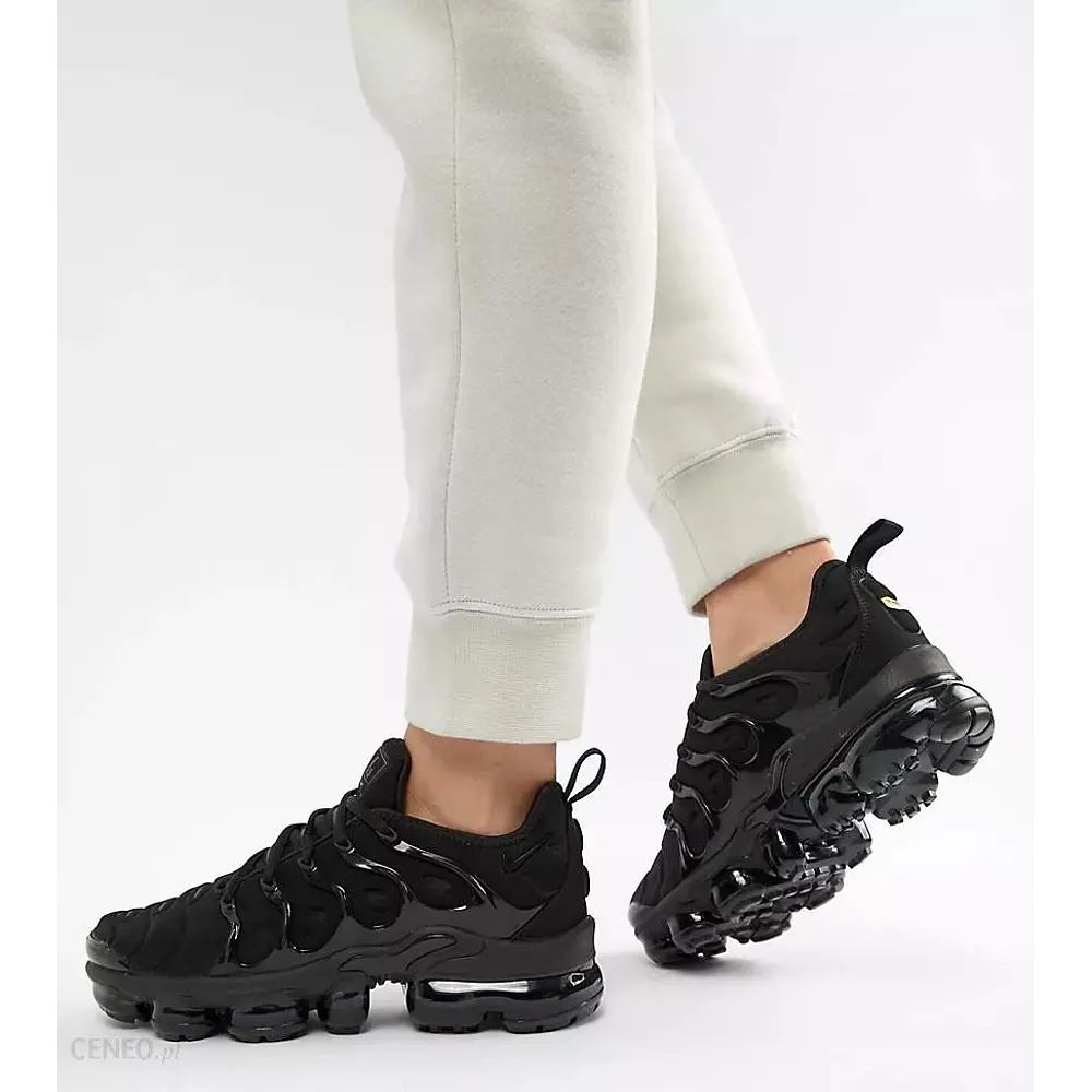 NIKE AIR VAPORMAX PLUS TN TRIPLE BLACK