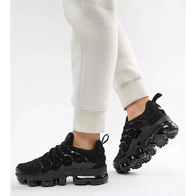 NIKE AIR VAPORMAX PLUS TN TRIPLE BLACK