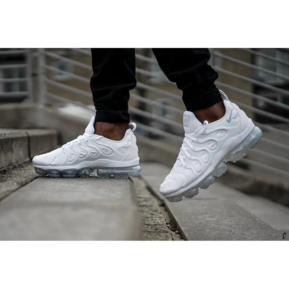 NIKE AIR VAPORMAX PLUS TN TRIPLE WHITE