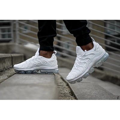 NIKE AIR VAPORMAX PLUS TN TRIPLE WHITE