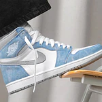 JORDAN RETRO 1 HYPER ROYAL