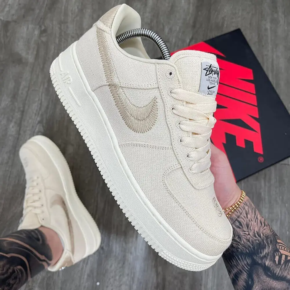 NIKE AIR FORCE 1 x STUSSY FOSSIL