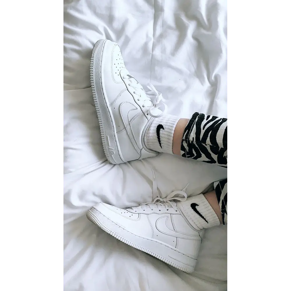 NIKE AIR FORCE 1 TRIPLE WHITE