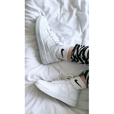 NIKE AIR FORCE 1 TRIPLE WHITE