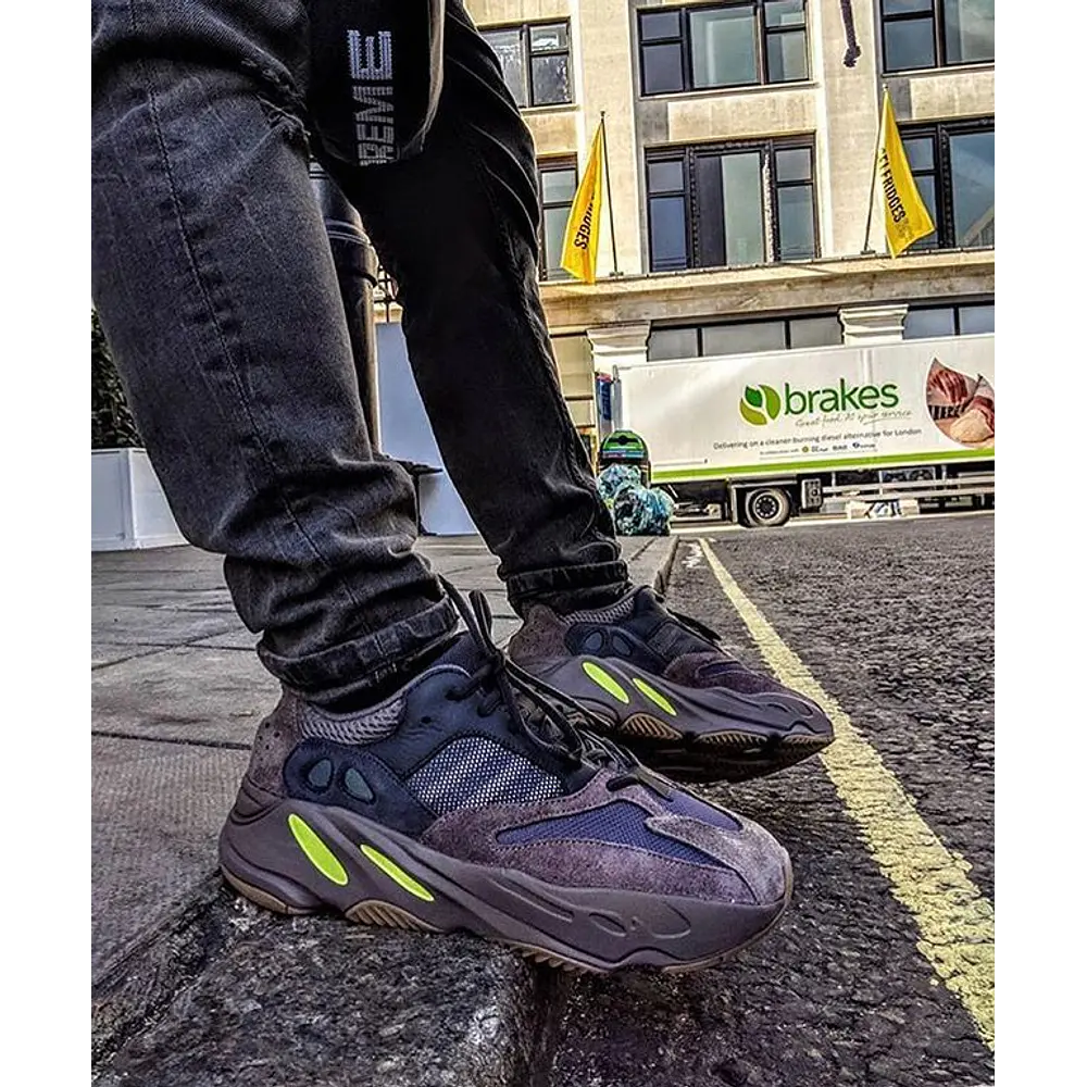 ADIDAS YEEZY BOOST 700 MAUVE