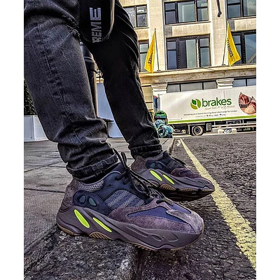 ADIDAS YEEZY BOOST 700 MAUVE