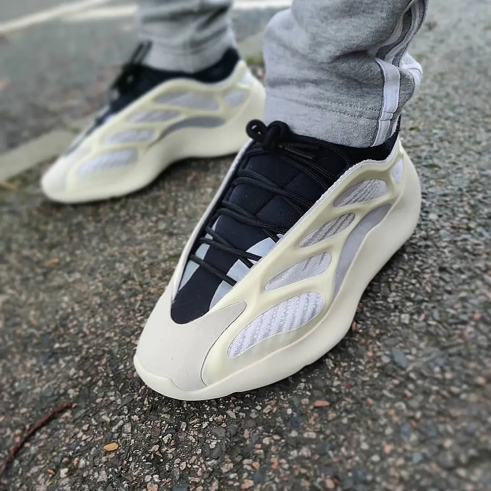 ADIDAS YEEZY 700 AZAEL