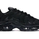 NIKE AIR MAX PLUS TRIPLE BLACK