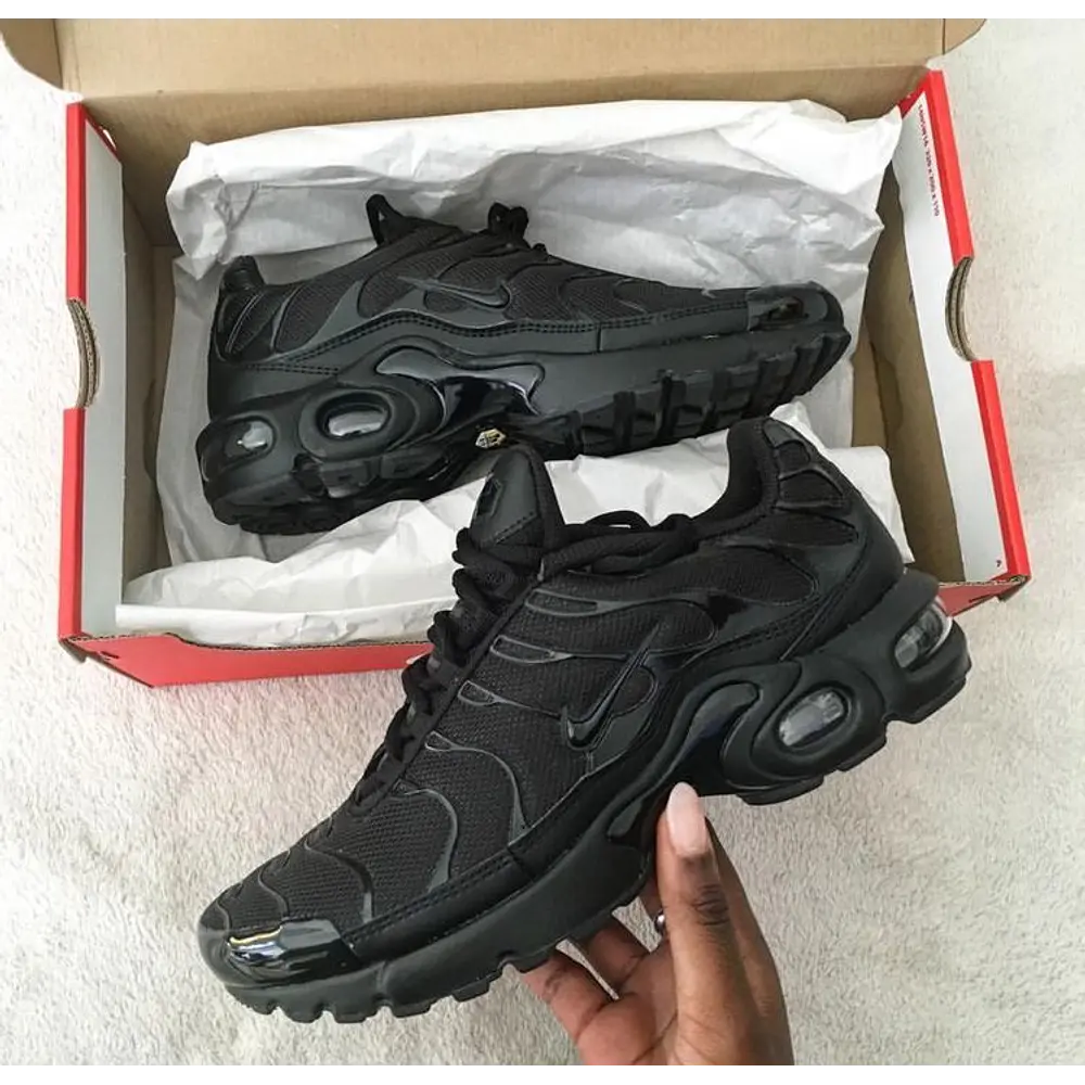 NIKE AIR MAX PLUS TRIPLE BLACK