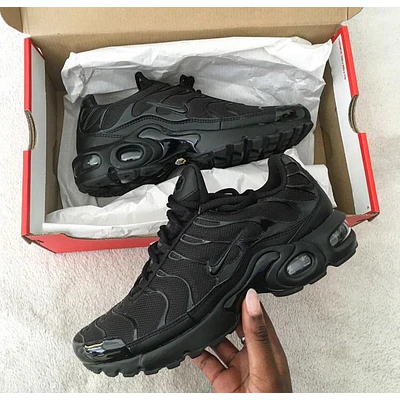 NIKE AIR MAX PLUS TRIPLE BLACK