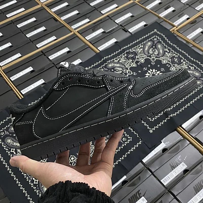 JORDAN RETRO 1 LOW TRAVIS SCOTT BLACK PHANTOM