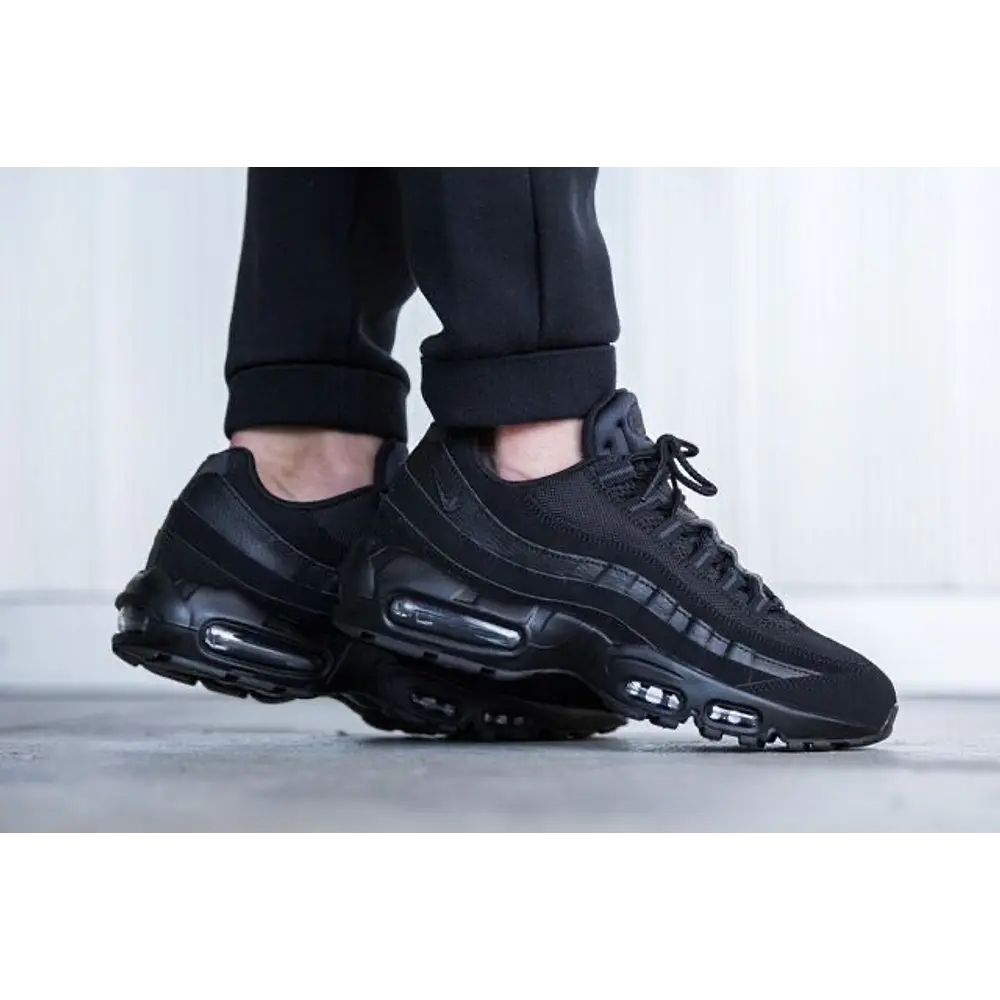 NIKE AIR MAX 95 TRIPLE BLACK