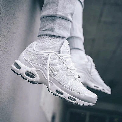 NIKE AIR MAX PLUS TRIPLE WHITE