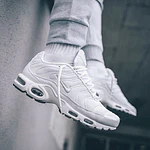 NIKE AIR MAX PLUS TRIPLE WHITE