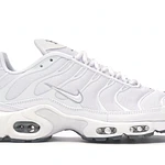NIKE AIR MAX PLUS TRIPLE WHITE