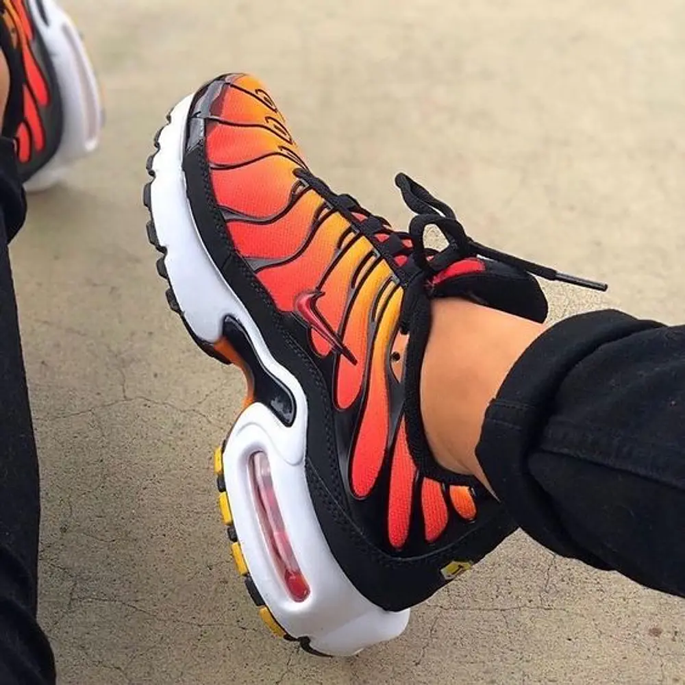 NIKE AIR MAX PLUS TN FIRE
