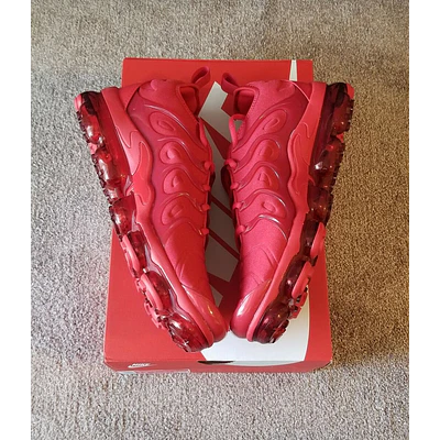 NIKE AIR VAPOR MAX PLUS TRIPLE RED