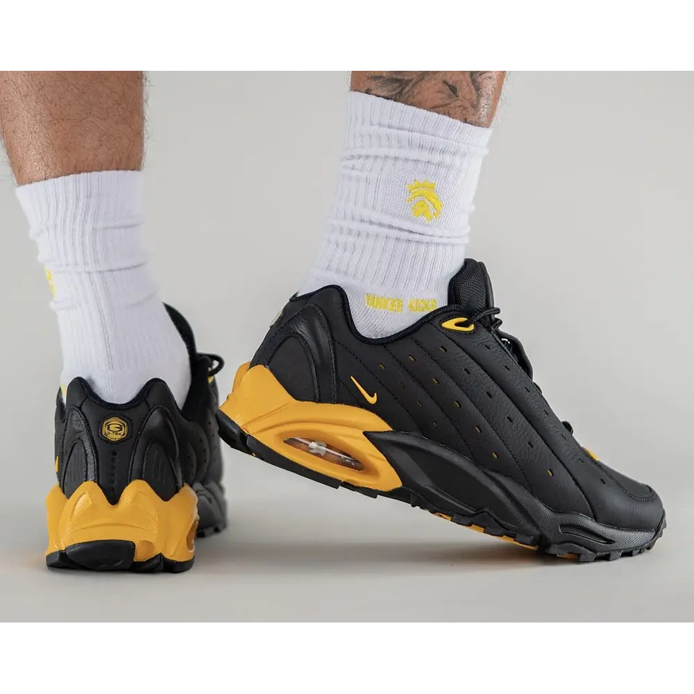 NIKE HOT STEP AIR TERRA BLACK YELLOW 