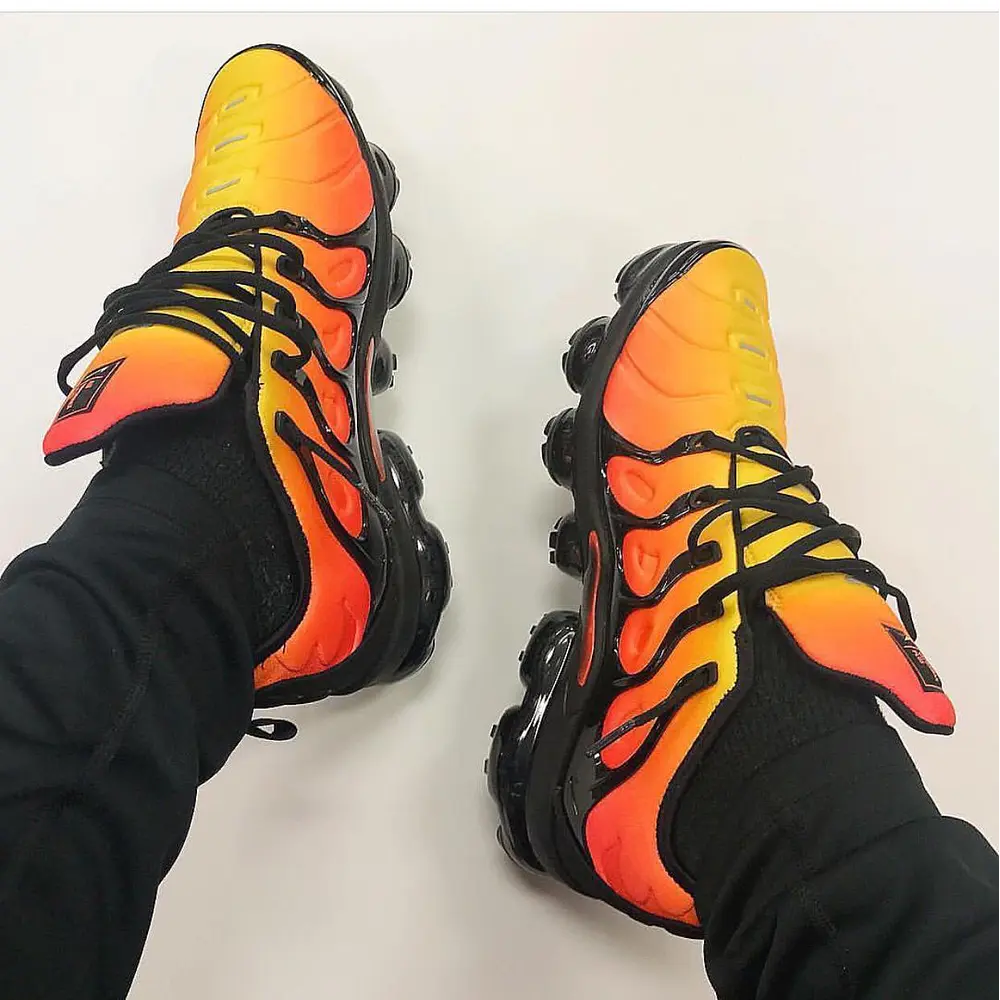 NIKE AIR VAPORMAX PLUS SUNSET