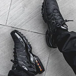 NIKE AIR MAX PLUS TN TRIPLE BLACK