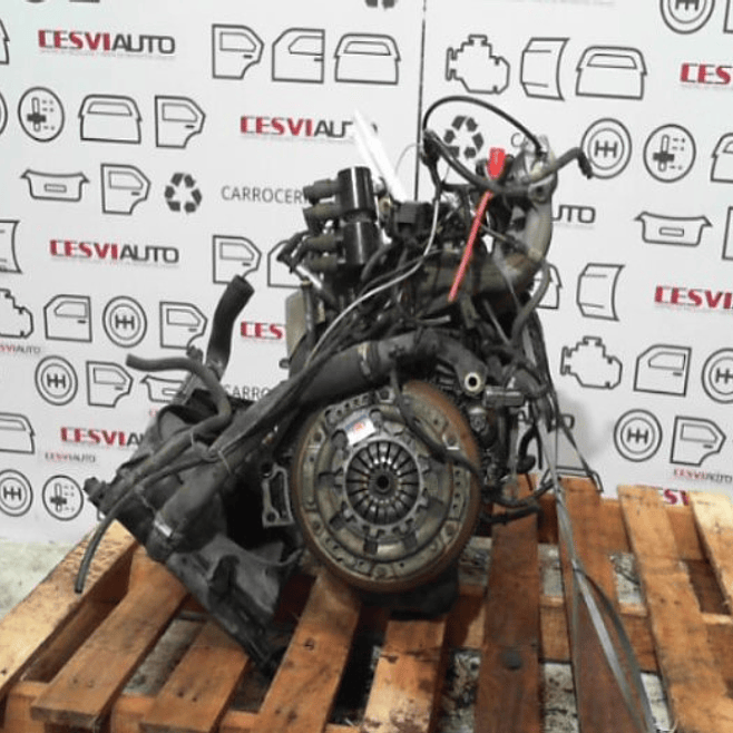 Motor Nafta de Chevrolet Corsa 1.6 3 P GL CITY, año 2004.  5