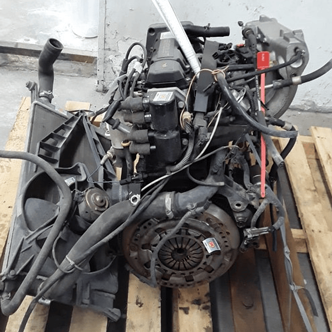 Motor Nafta de Chevrolet Corsa 1.6 3 P GL CITY, año 2004.  6