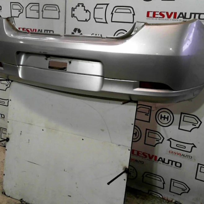 Paragolpes Trasero Renault Logan II 1.6 8V Authentique Plus 4P 2016 2