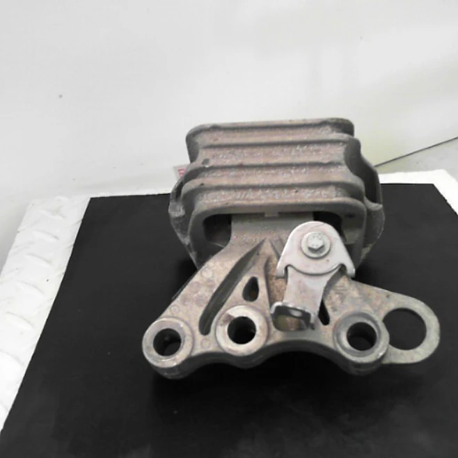 Soportes De Motor Y Caja Peugeot 2008 1.6 Allure L/19 5P 2023 1