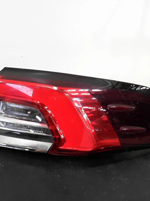 Faro Trasero Derecho Toyota Corolla 1.8 SE-G L/20 CVT Hybrid 4P 2020