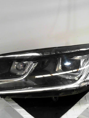 Óptica Izquierda Volkswagen Touareg 3.0 V6 TDI Elegance L/11 5P 2016