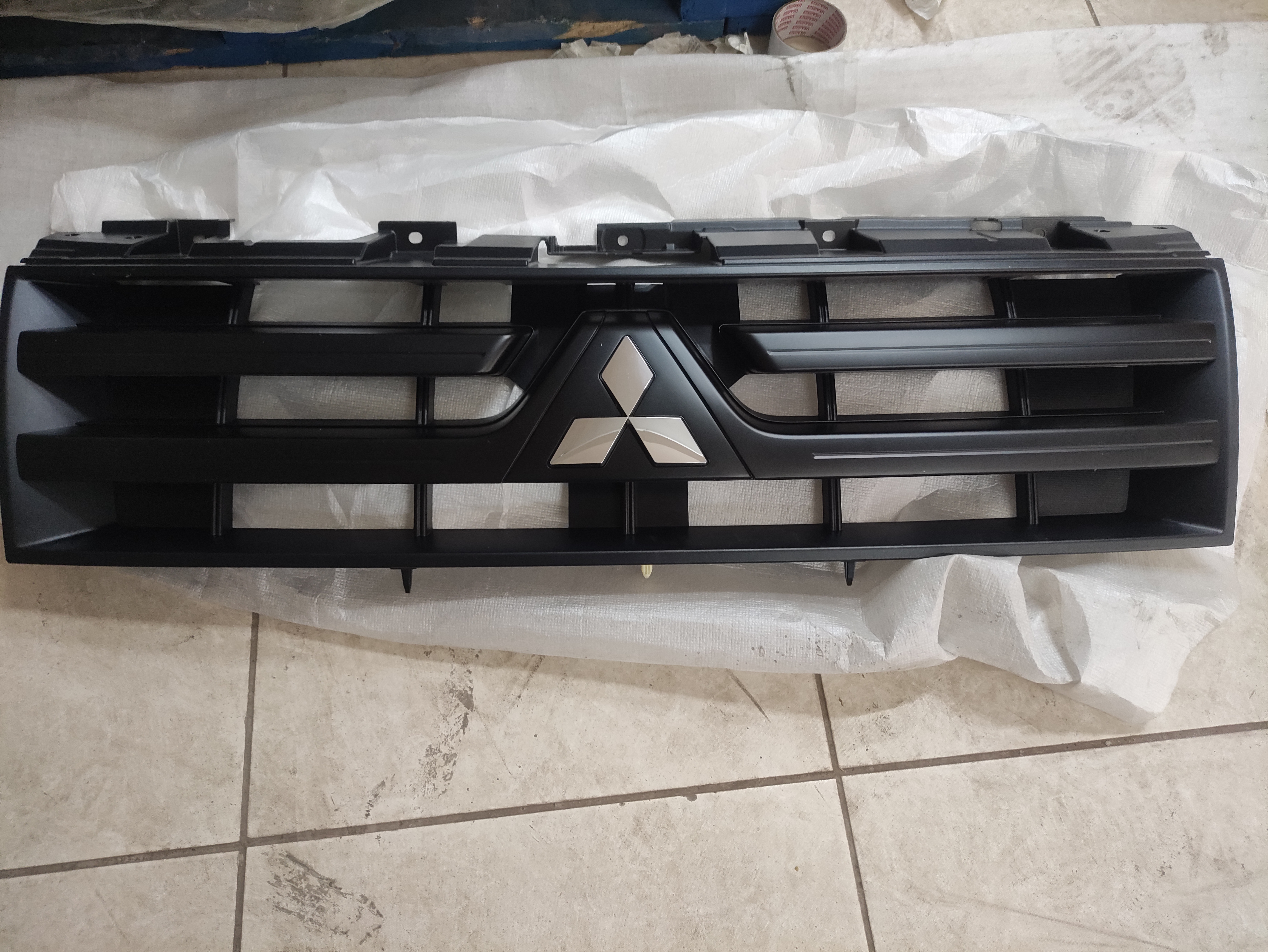 MÁSCARA MITSUBISHI MONTERO 1