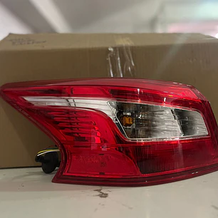 FOCO NISSAN SENTRA