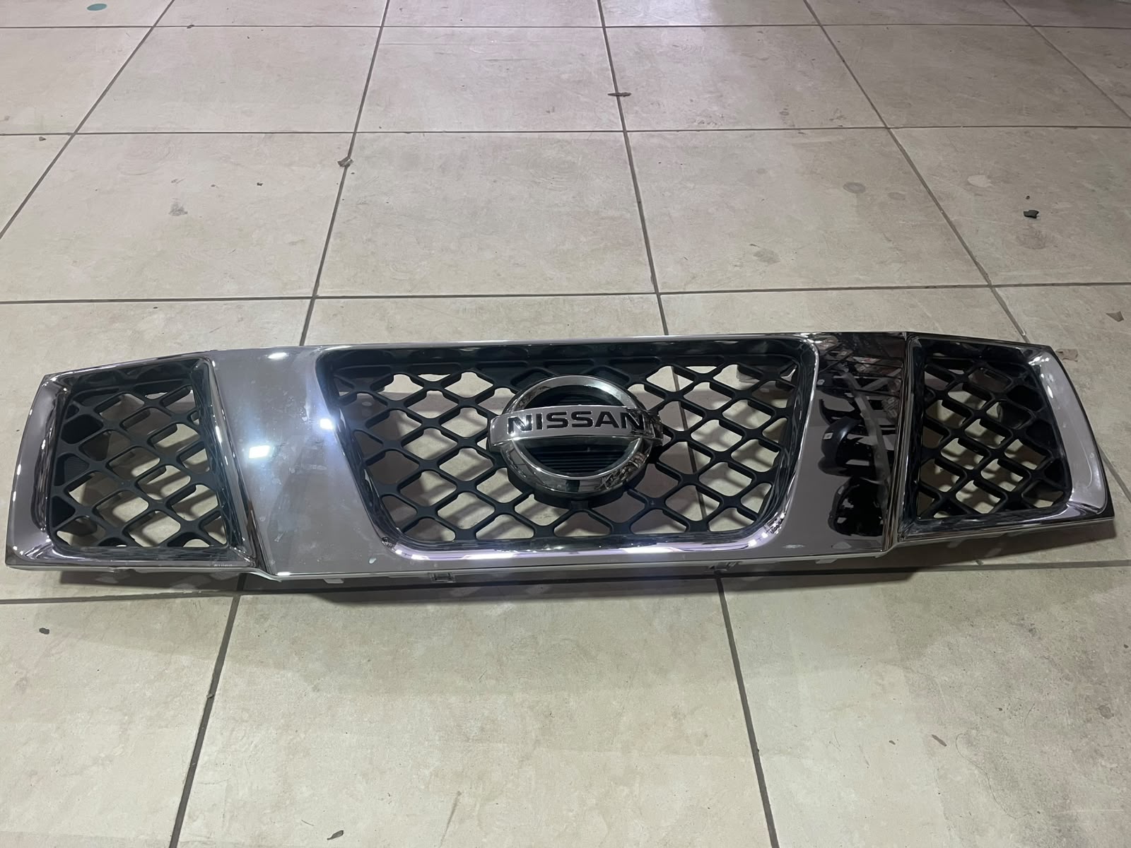 MÁSCARA NISSAN NAVARA/ FRONTIER (D40) 1